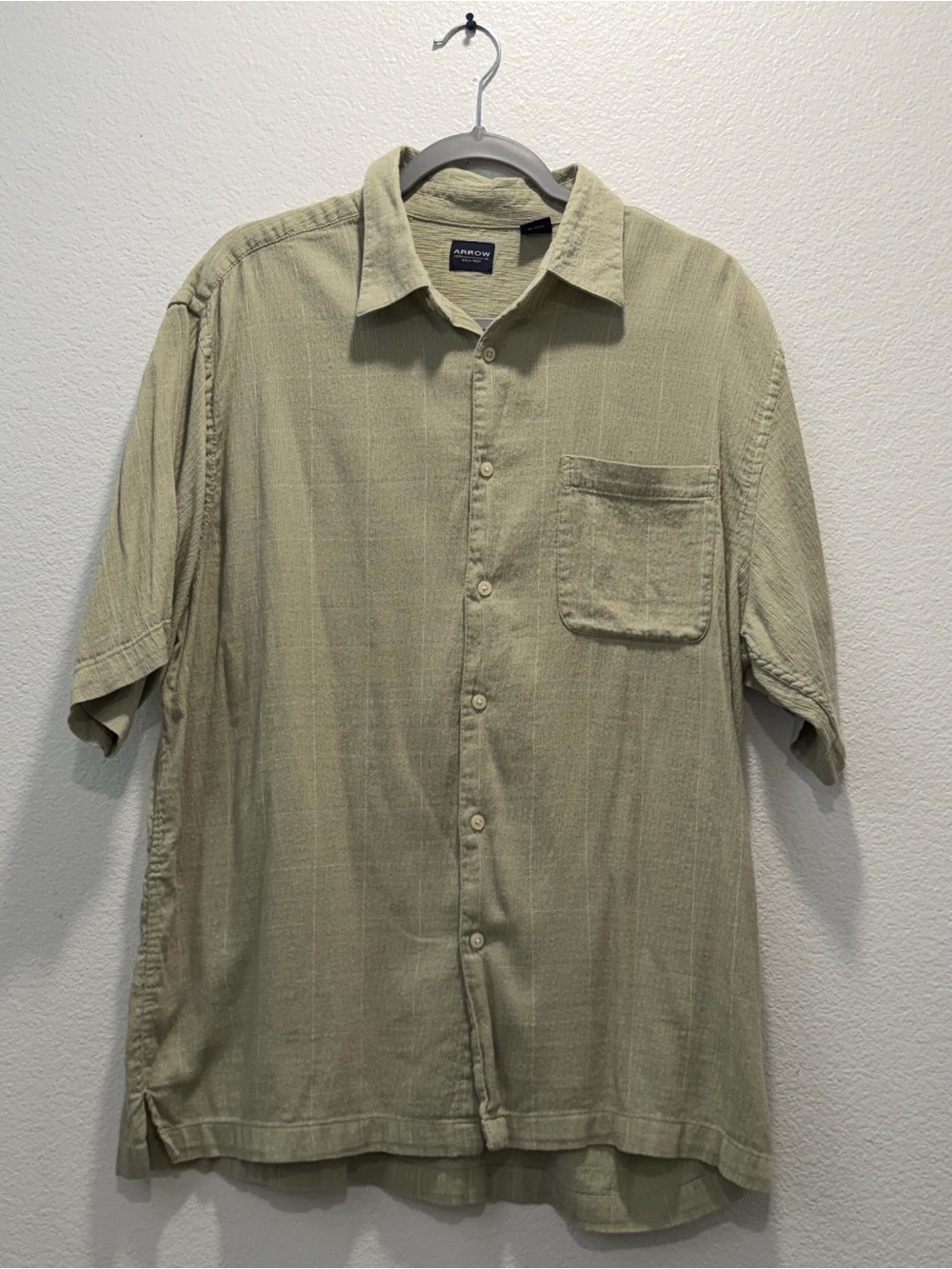 Arrow Men’s Short Sleeve Button-Up Shirt in Light Olive Large